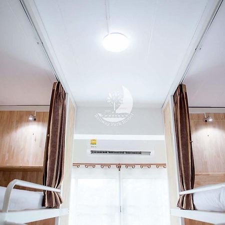 Railway Park Hostel 치앙마이 외부 사진