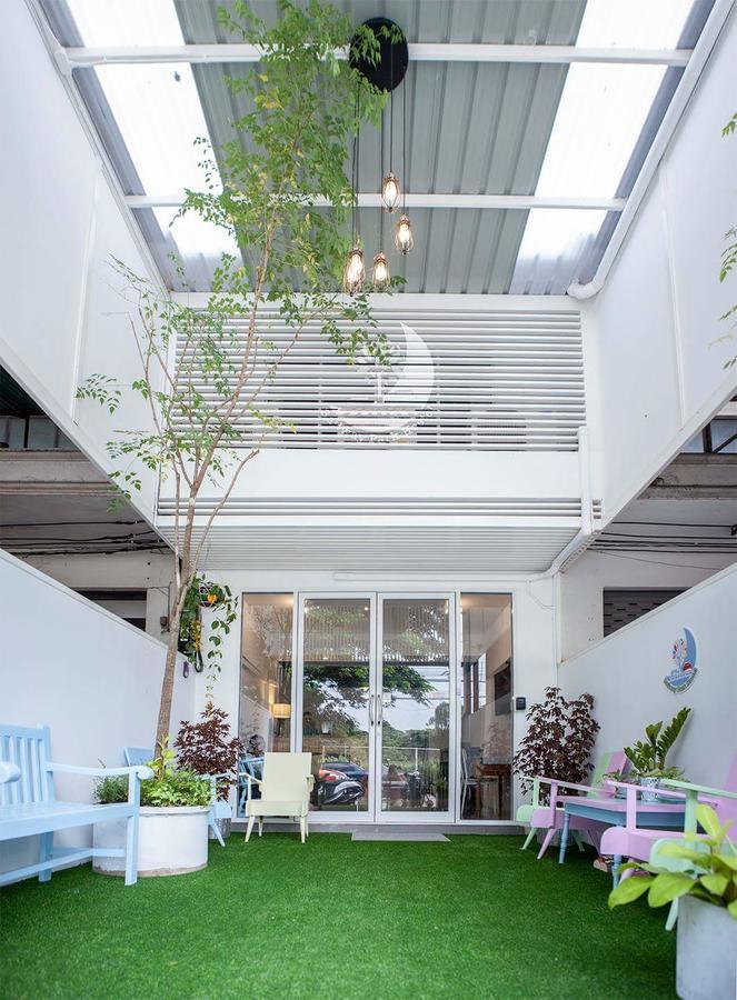 Railway Park Hostel 치앙마이 외부 사진