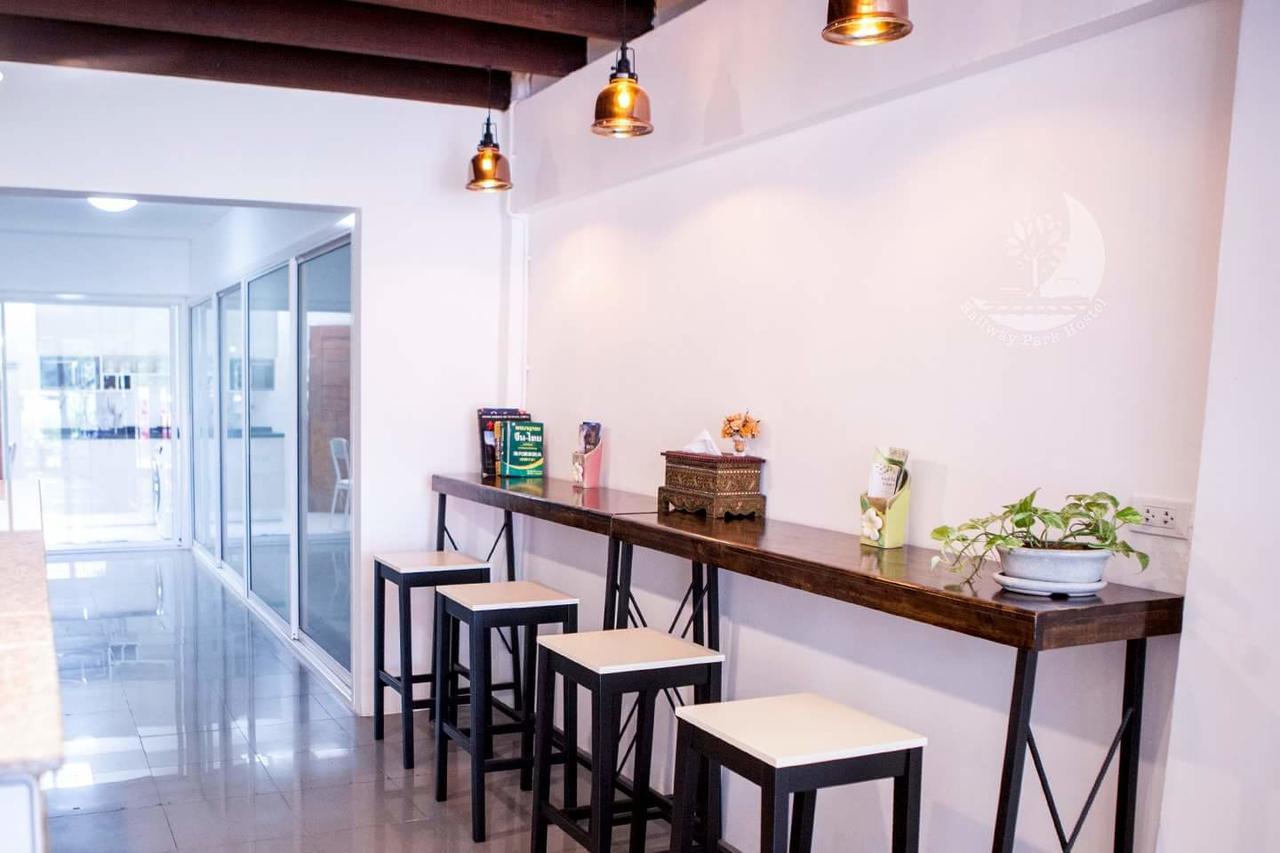 Railway Park Hostel 치앙마이 외부 사진