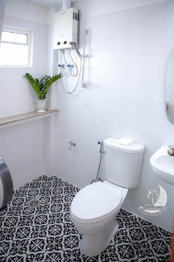 Railway Park Hostel 치앙마이 외부 사진