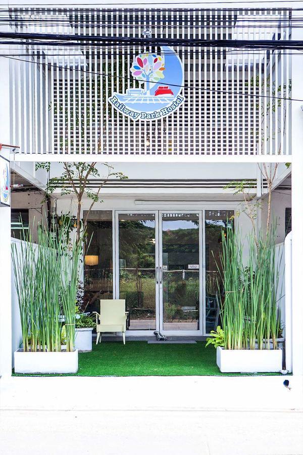 Railway Park Hostel 치앙마이 외부 사진