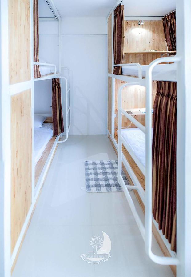 Railway Park Hostel 치앙마이 외부 사진