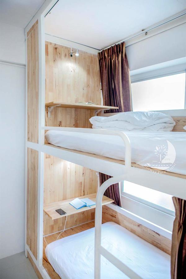 Railway Park Hostel 치앙마이 외부 사진