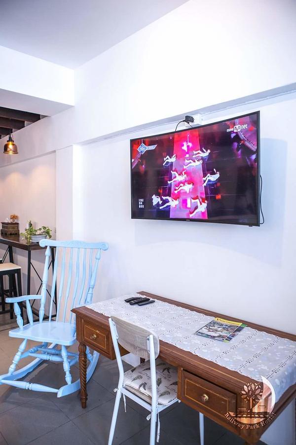 Railway Park Hostel 치앙마이 외부 사진