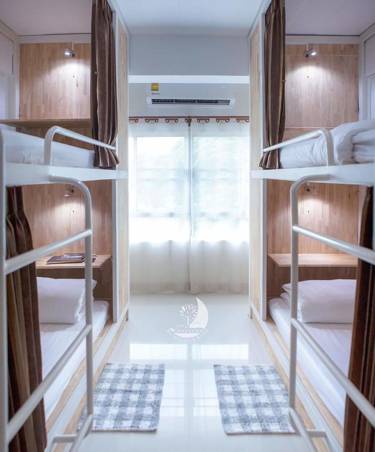 Railway Park Hostel 치앙마이 외부 사진