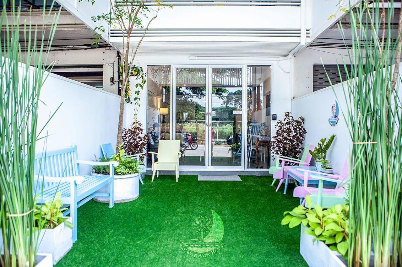 Railway Park Hostel 치앙마이 외부 사진