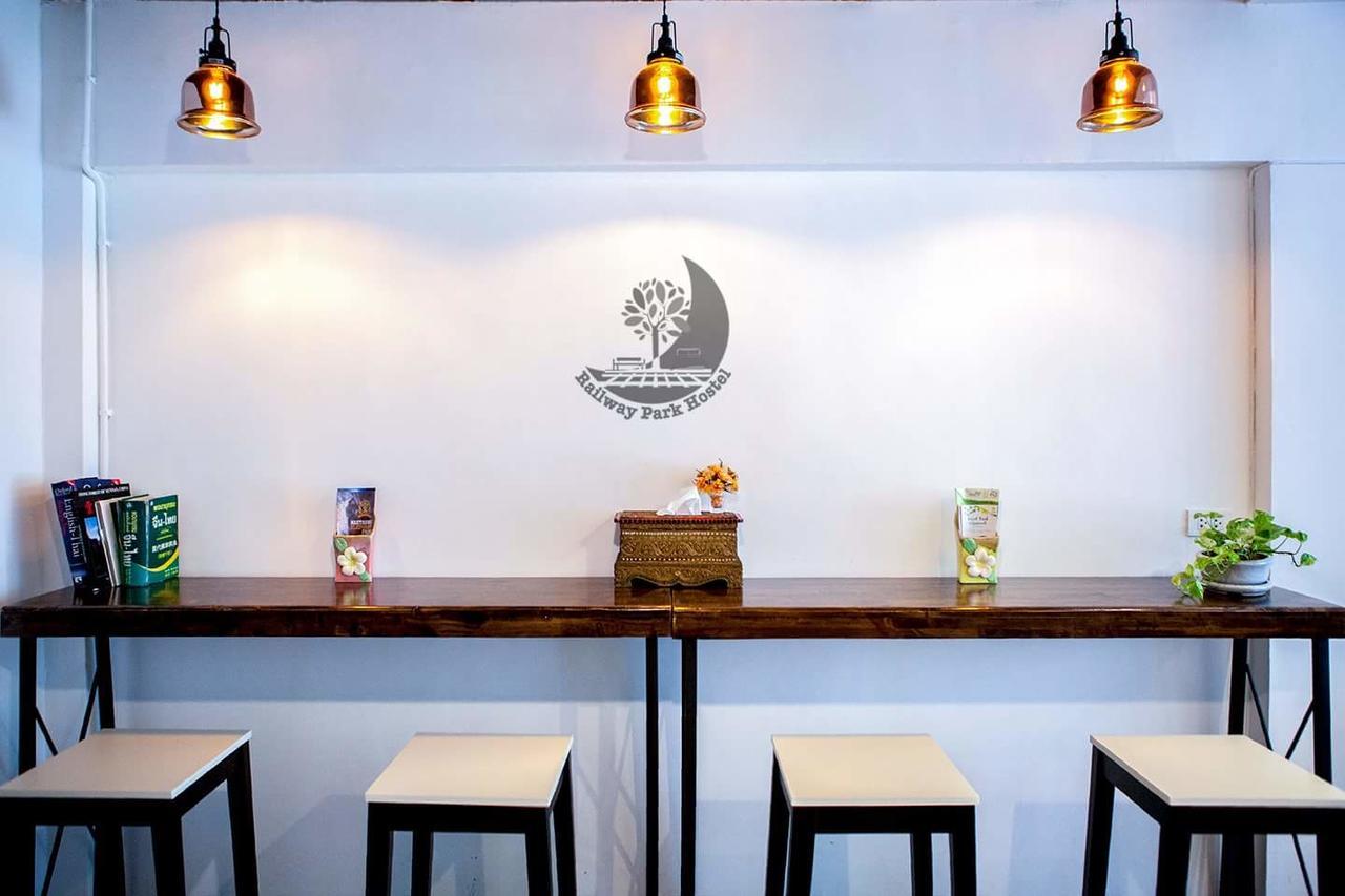 Railway Park Hostel 치앙마이 외부 사진