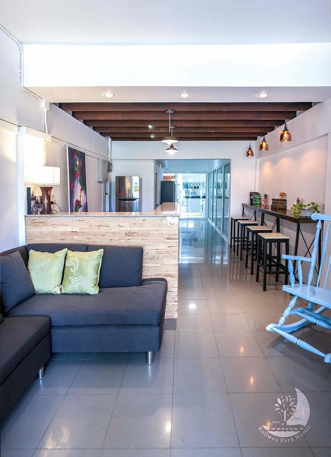 Railway Park Hostel 치앙마이 외부 사진