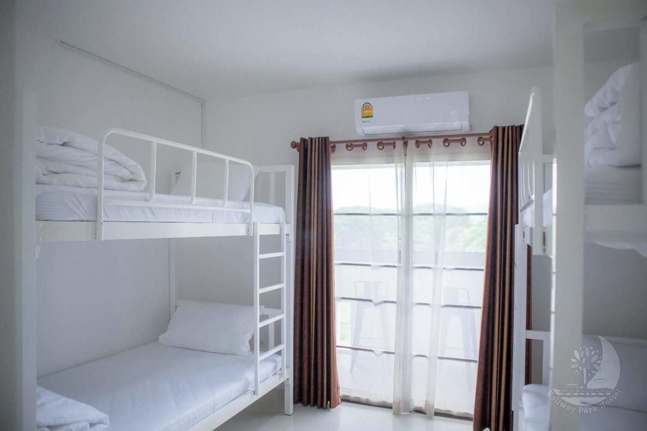 Railway Park Hostel 치앙마이 외부 사진