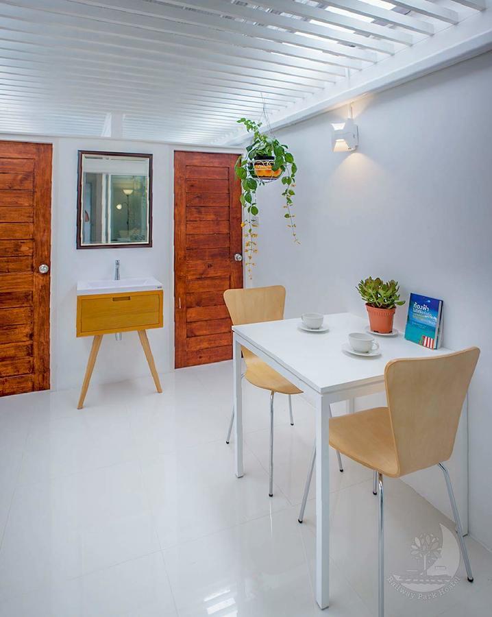 Railway Park Hostel 치앙마이 외부 사진