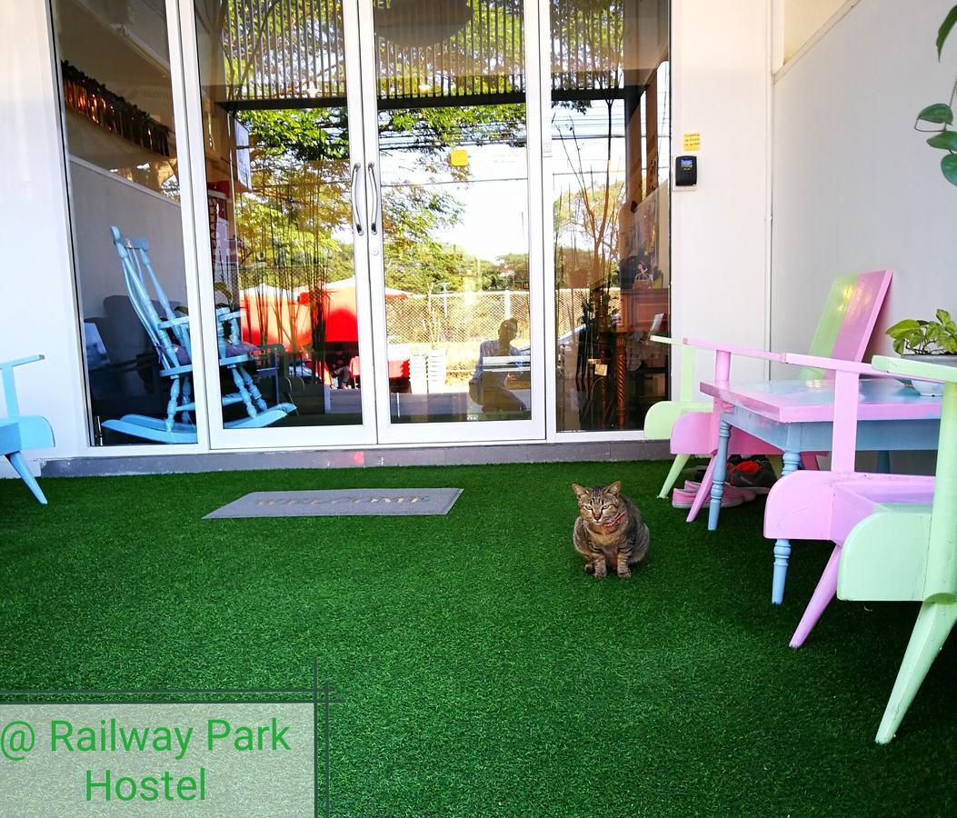 Railway Park Hostel 치앙마이 외부 사진